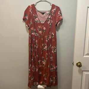 Red floral Torrid dress (Size 1/14-16). Mid-length, short sleeves.